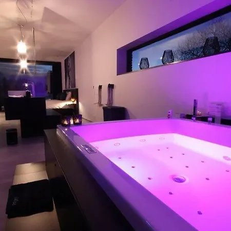 Luxurious Holiday Home In Jalhay With Sauna And Jacuzzi 別荘