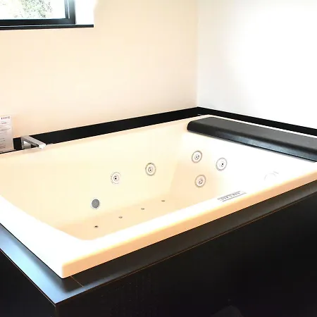 Luxurious Holiday Home In Jalhay With Sauna And Jacuzzi * サルト・レ・スパ